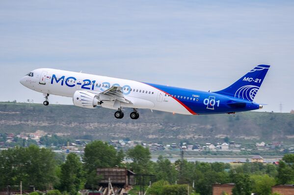 ¡Prepárense, Boeing y Airbus! El gigante ruso MC-21 realiza su primer vuelo - Sputnik Mundo