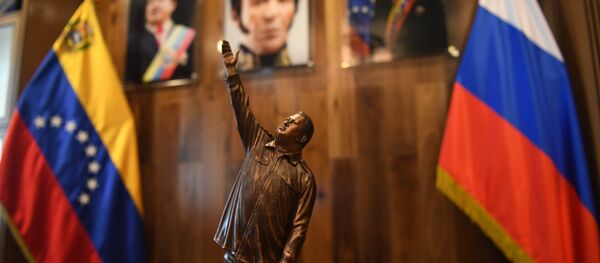 Estatuilla de Hugo Chávez - Sputnik Mundo