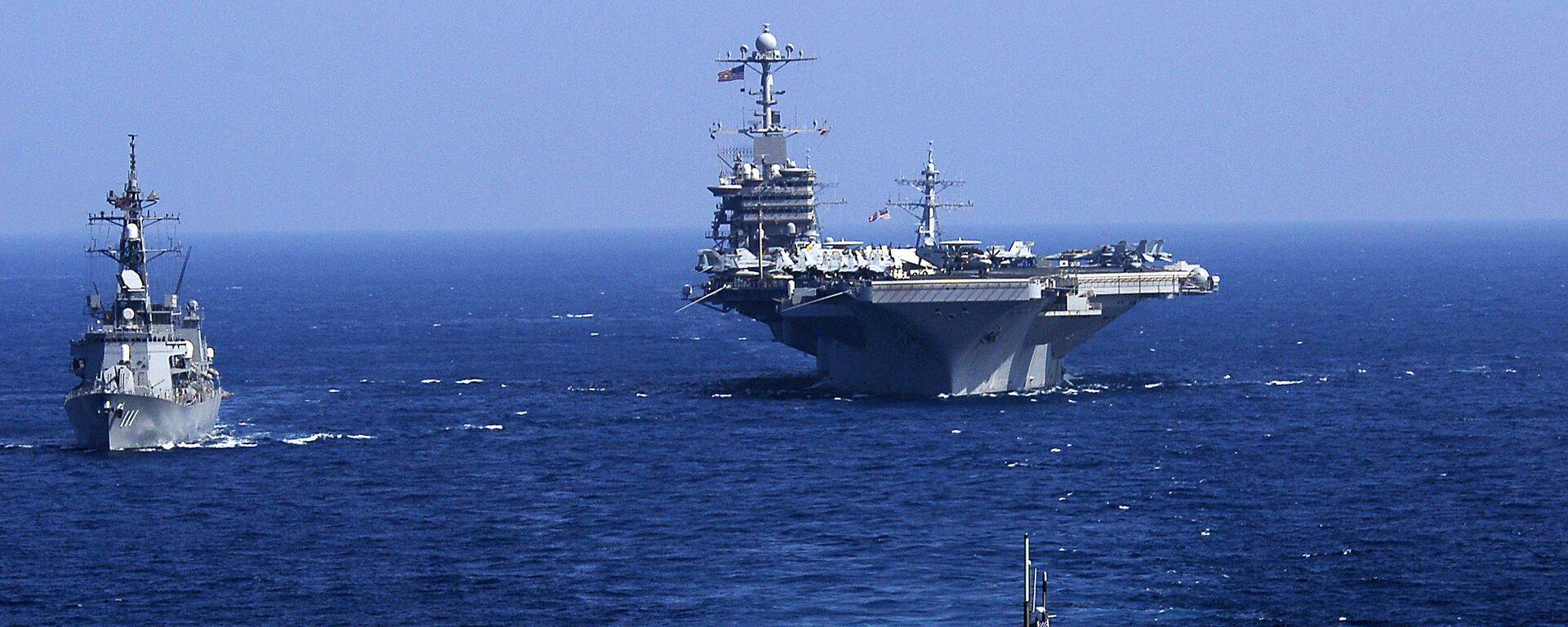 El submarino estadounidense USS Seawolf, junto al portaviones USS John C. Stennis y el destructor japonés JS Oonami, 12 de febrero de 2009 - Sputnik Mundo, 1920, 29.05.2017