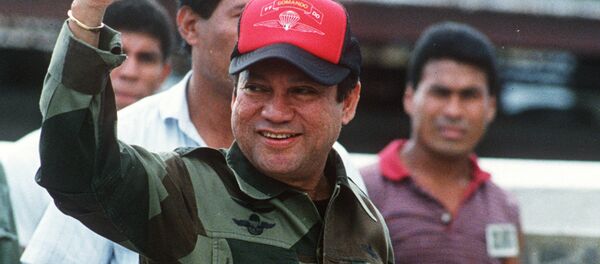 A photo taken 04 October 1989 shows former Panamanian strongman General Manuel Noriega waving as he left his headquarters in Panama City following a failed coup against him - Sputnik Mundo