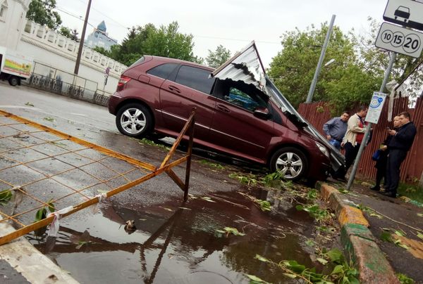 Moscú, las huellas del devastador huracán - Sputnik Mundo