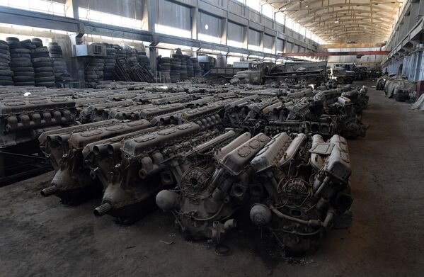 Así es la planta de reparación de vehículos blindados de Damasco - Sputnik Mundo