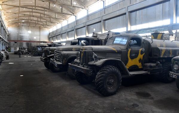 Así es la planta de reparación de vehículos blindados de Damasco - Sputnik Mundo