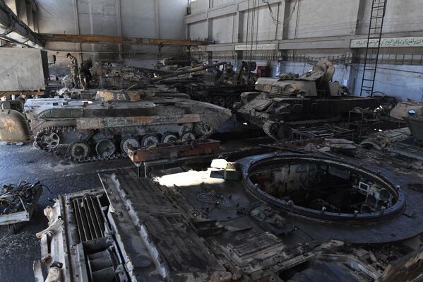 Así es la planta de reparación de vehículos blindados de Damasco - Sputnik Mundo