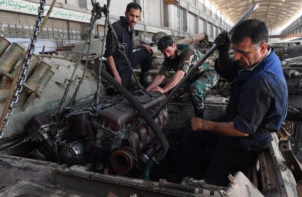 Así es la planta de reparación de vehículos blindados de Damasco - Sputnik Mundo