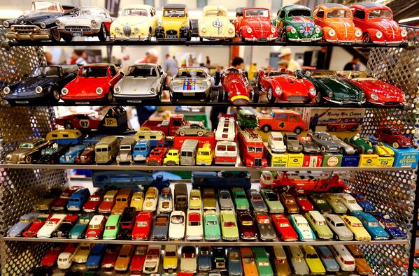 Lucerna presume de automóviles retro en una exposición - Sputnik Mundo