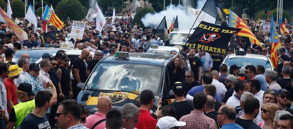 Protestas de taxistas en Madrid - Sputnik Mundo
