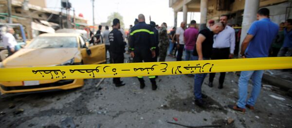 Cordon policial alrededor de la zona afectada por la explosión en Bagdad, Irak - Sputnik Mundo