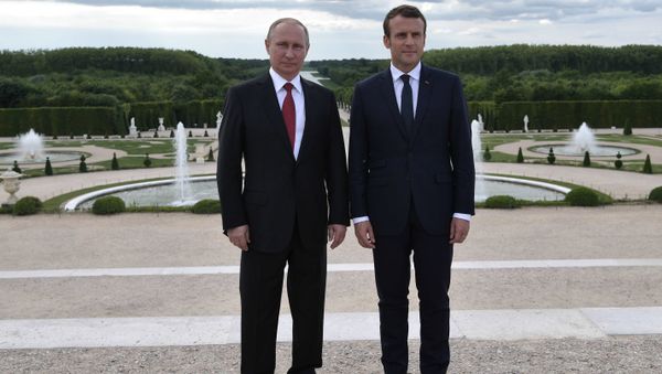 Vladímir Putin, presidente de Rusia, y Emmanuel Macron, presidente de Francia Vladímir Putin, presidente de Rusia, y Emmanuel Macron, presidente de Francia - Sputnik Mundo
