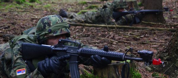 Soldados serbios - Sputnik Mundo