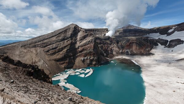 Un volcán en Kamchatka, Rusia (imagen referencial) - Sputnik Mundo