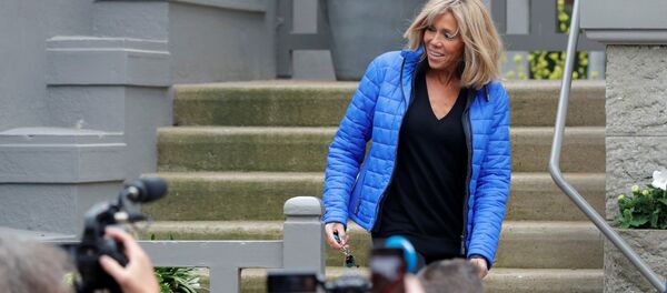 La primera dama de Francia, Brigitte Macron - Sputnik Mundo