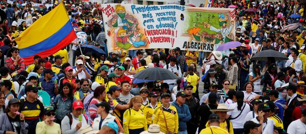 Manifestación de maestros en Bogotá - Sputnik Mundo