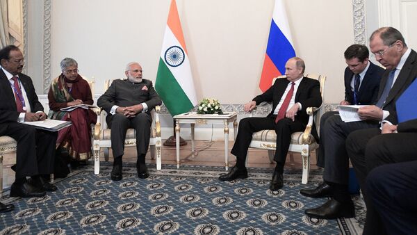 Narendra Modi, primer ministro indio, y Vladímir Putin, presidente de Rusia - Sputnik Mundo