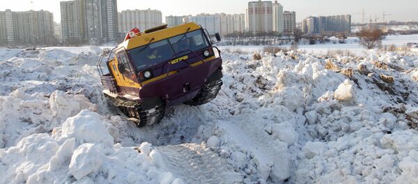 Todoterreno de orugas ruso Chetra TM140 - Sputnik Mundo