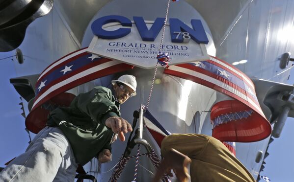 Dinero al agua: el portaviones más caro del mundo entra en servicio de EEUU - Sputnik Mundo