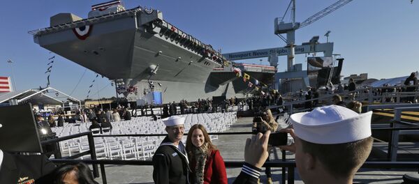 Dinero al agua: el portaviones más caro del mundo entra en servicio de EEUU - Sputnik Mundo
