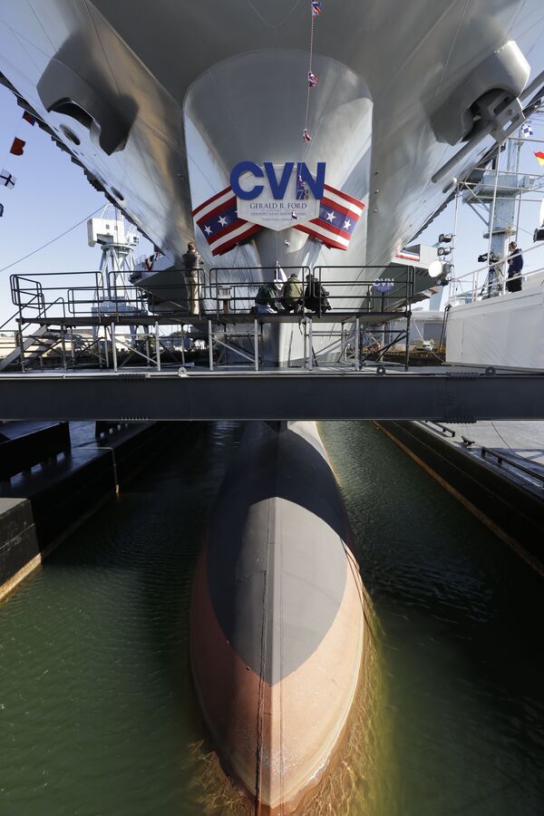 Dinero al agua: el portaviones más caro del mundo entra en servicio de EEUU - Sputnik Mundo