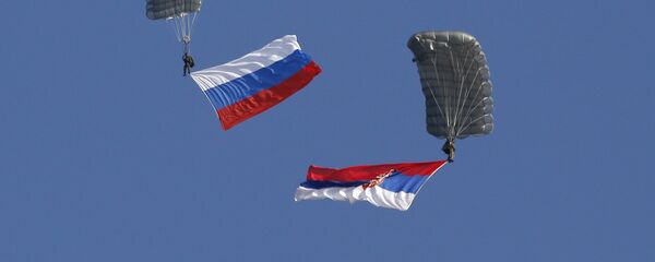 Banderas de Rusia y Serbia - Sputnik Mundo