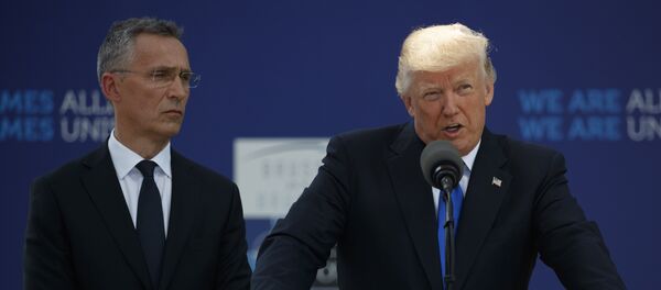 El secretario general de la OTAN Jens Stoltenberg y el presidente de EEUU Donald Trump - Sputnik Mundo