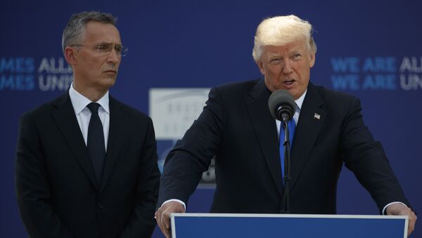 El secretario general de la OTAN Jens Stoltenberg y el presidente de EEUU Donald Trump - Sputnik Mundo