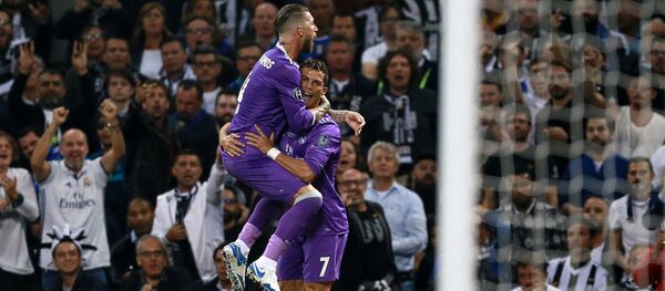 Sergio Ramos y Cristiano Ronaldo del Real Madrid en la final de la Champions League - Sputnik Mundo