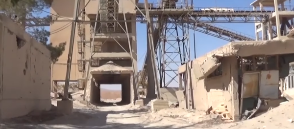 La devastación de las minas de fósforo de Homs tras el paso de los terroristas - Sputnik Mundo