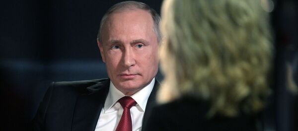 Vladímir Putin durante la entrevista a la cadena NBC - Sputnik Mundo
