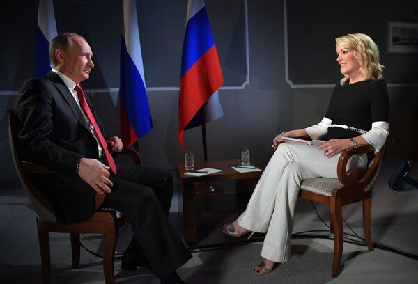 Vladímir Putin durante la entrevista a la cadena NBC - Sputnik Mundo