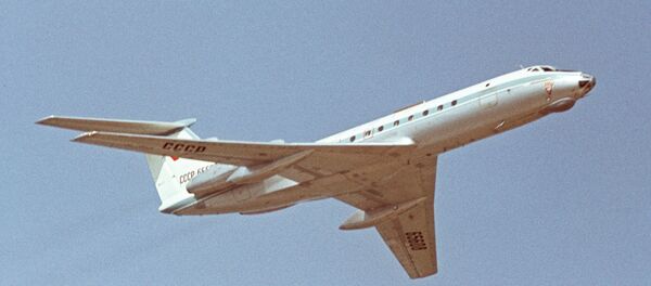 The Aviation Festival dedicated to the 50th anniversary of Great October Revolution at the Domodedovo airport. Tu-134 passenger aircraft. - Sputnik Mundo
