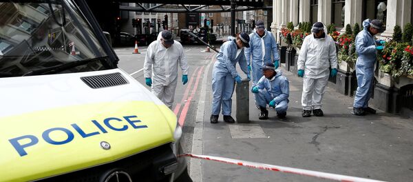 Los trabajos de investigación en el puente London Bridge tras el atentado - Sputnik Mundo