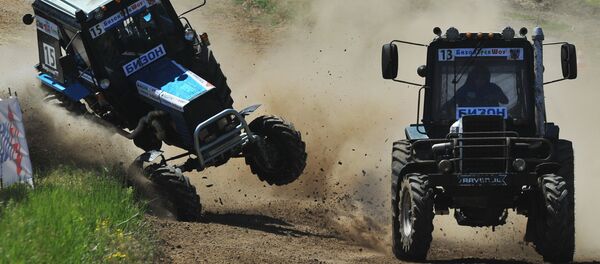 Bizon Track Show 2017, una insólita carrera de tractores - Sputnik Mundo