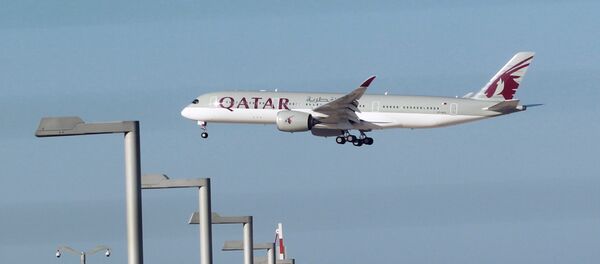 Un avión de Qatar Airways en Doha - Sputnik Mundo