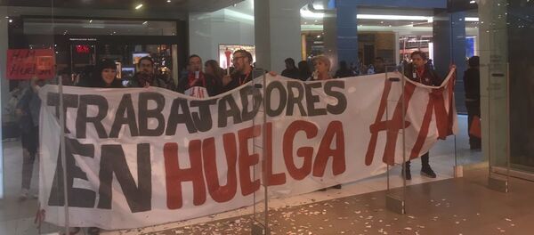 Trabajadores de H&M hacen huelga y protestan en Santiago de Chile - Sputnik Mundo