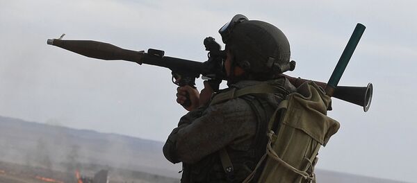 Militar ruso con RPG-7 - Sputnik Mundo