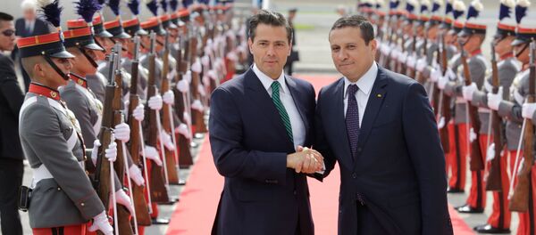 Enrique Peña Nieto, presidente de México, y Carlos Raúl Morales, ministro de relaciones exteriores de Guatemala - Sputnik Mundo