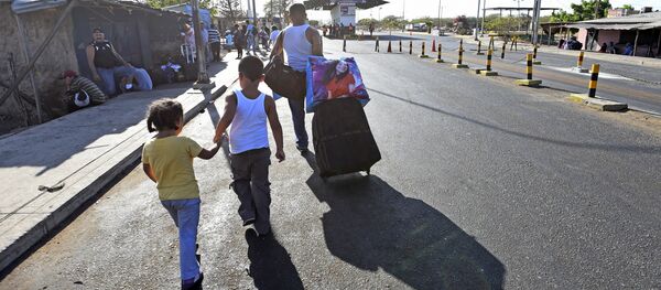 Familia venezolana - Sputnik Mundo