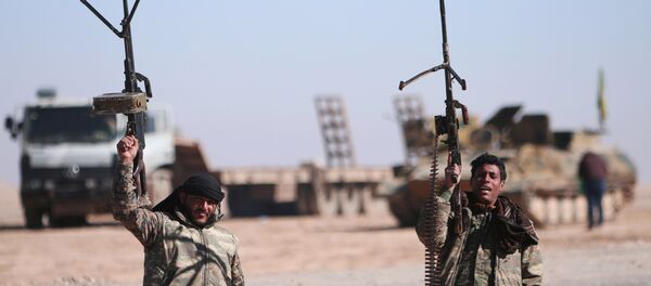Fuerzas Democráticas sirias cerca de Al Raqa (archivo) - Sputnik Mundo
