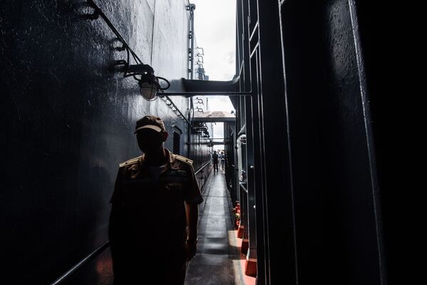 El legendario crucero lanzamisiles ruso Variag visita Hong Kong - Sputnik Mundo