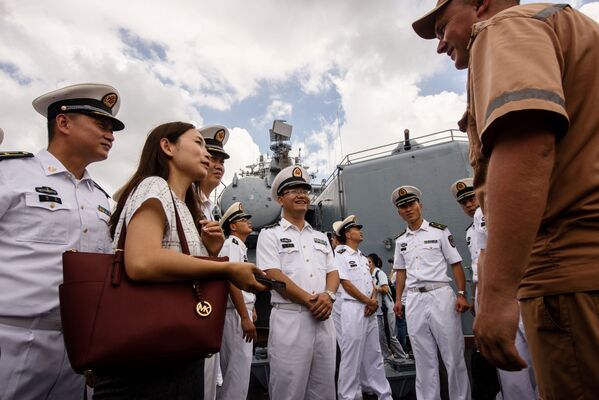 El legendario crucero lanzamisiles ruso Variag visita Hong Kong - Sputnik Mundo