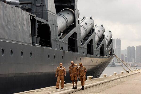 El legendario crucero lanzamisiles ruso Variag visita Hong Kong - Sputnik Mundo