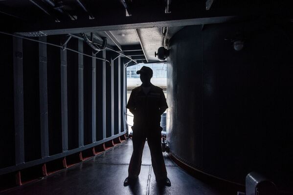 El legendario crucero lanzamisiles ruso Variag visita Hong Kong - Sputnik Mundo