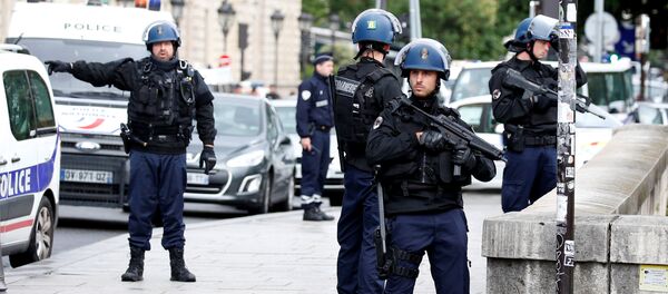 Policía francesa - Sputnik Mundo