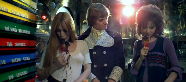 Las jóvenes comen helado (imagen referencial) - Sputnik Mundo