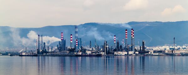 Refinería de gas natural (imagen referencial) - Sputnik Mundo