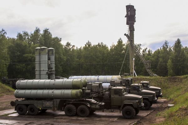 Los sistemas de misiles S-300 rusos, en plena acción - Sputnik Mundo