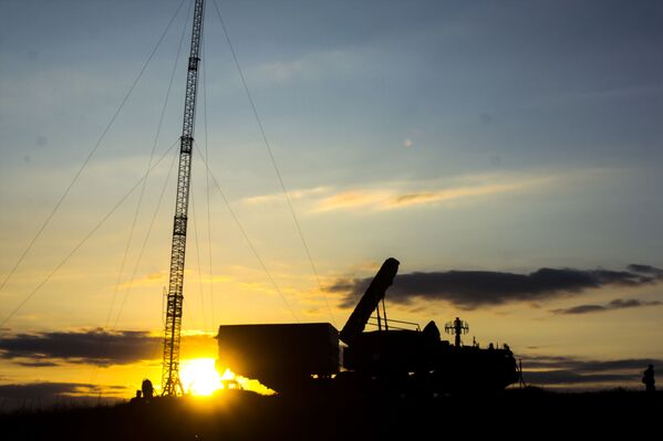 Los sistemas de misiles S-300 rusos, en plena acción - Sputnik Mundo