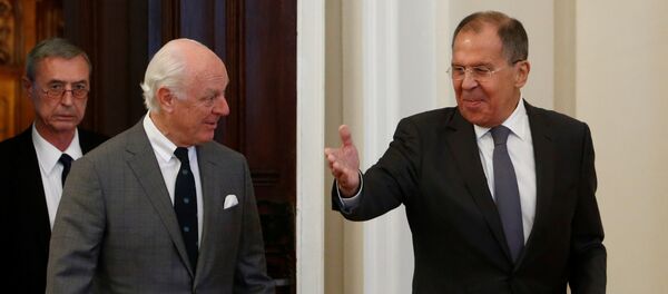 El enviado especial de la ONU para Siria, Staffan de Mistura, y el ministro de Exteriores de Rusia, Serguéi Lavrov - Sputnik Mundo
