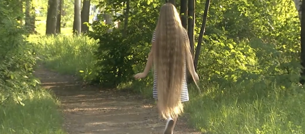 El cabello de Nina Bichkova mide unos impresionantes 139 centímetros - Sputnik Mundo