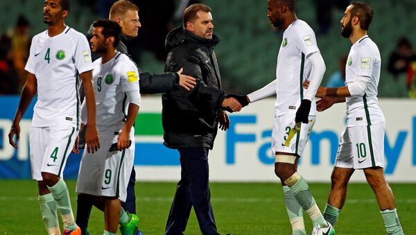 Jugadores de la selección de Arabia Saudí tras el partido contra la selección Australia - Sputnik Mundo